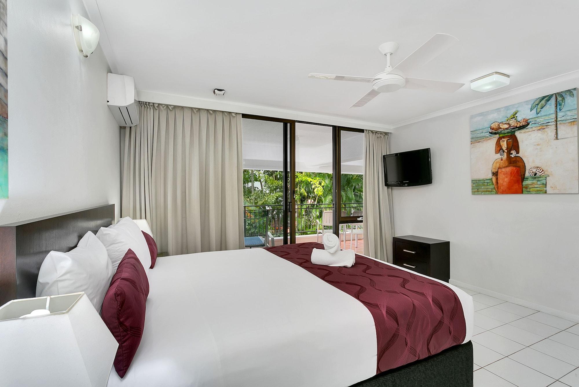 Roydon Beachfront Apartments Trinity Beach Exteriör bild