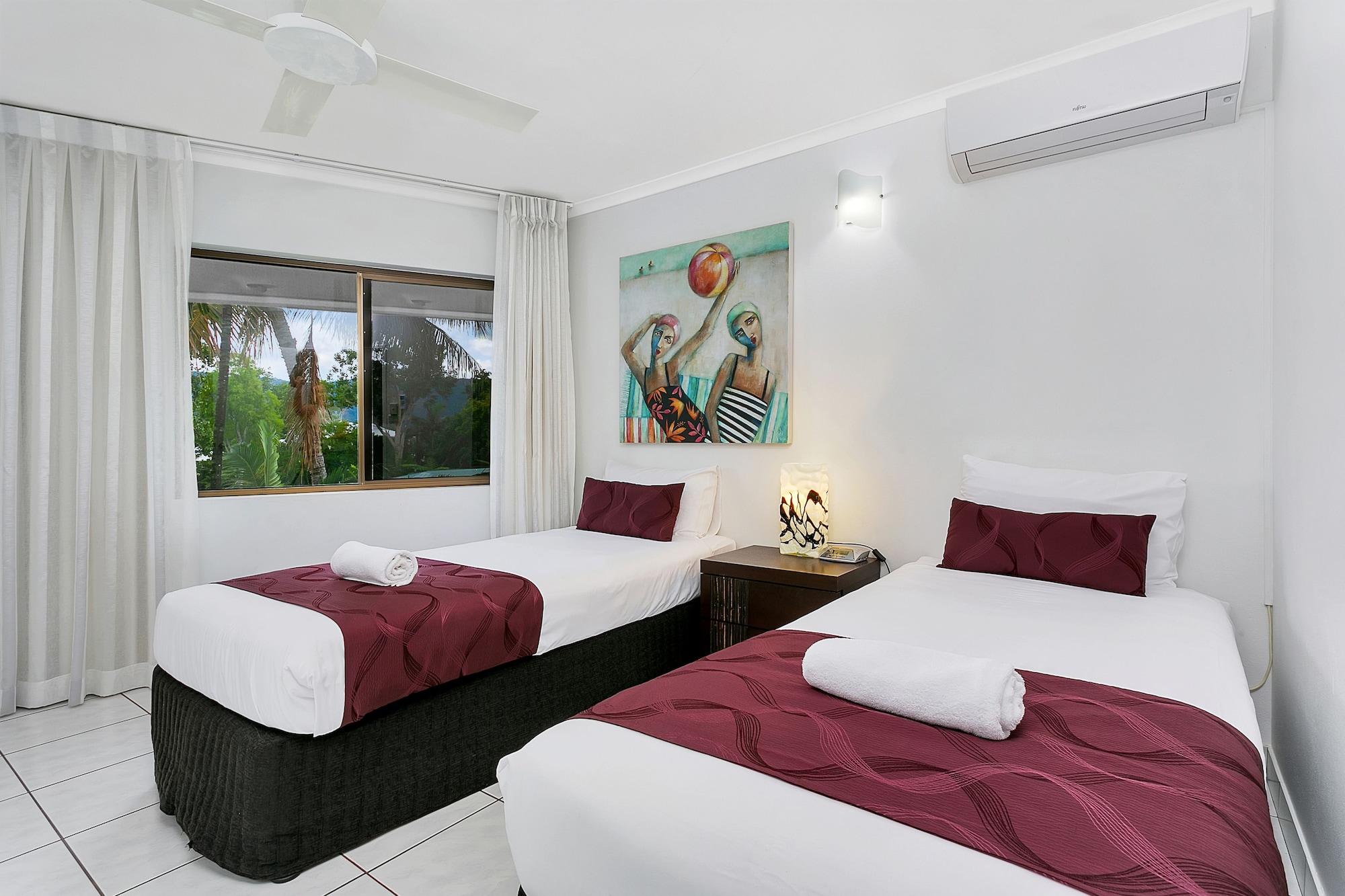Roydon Beachfront Apartments Trinity Beach Exteriör bild