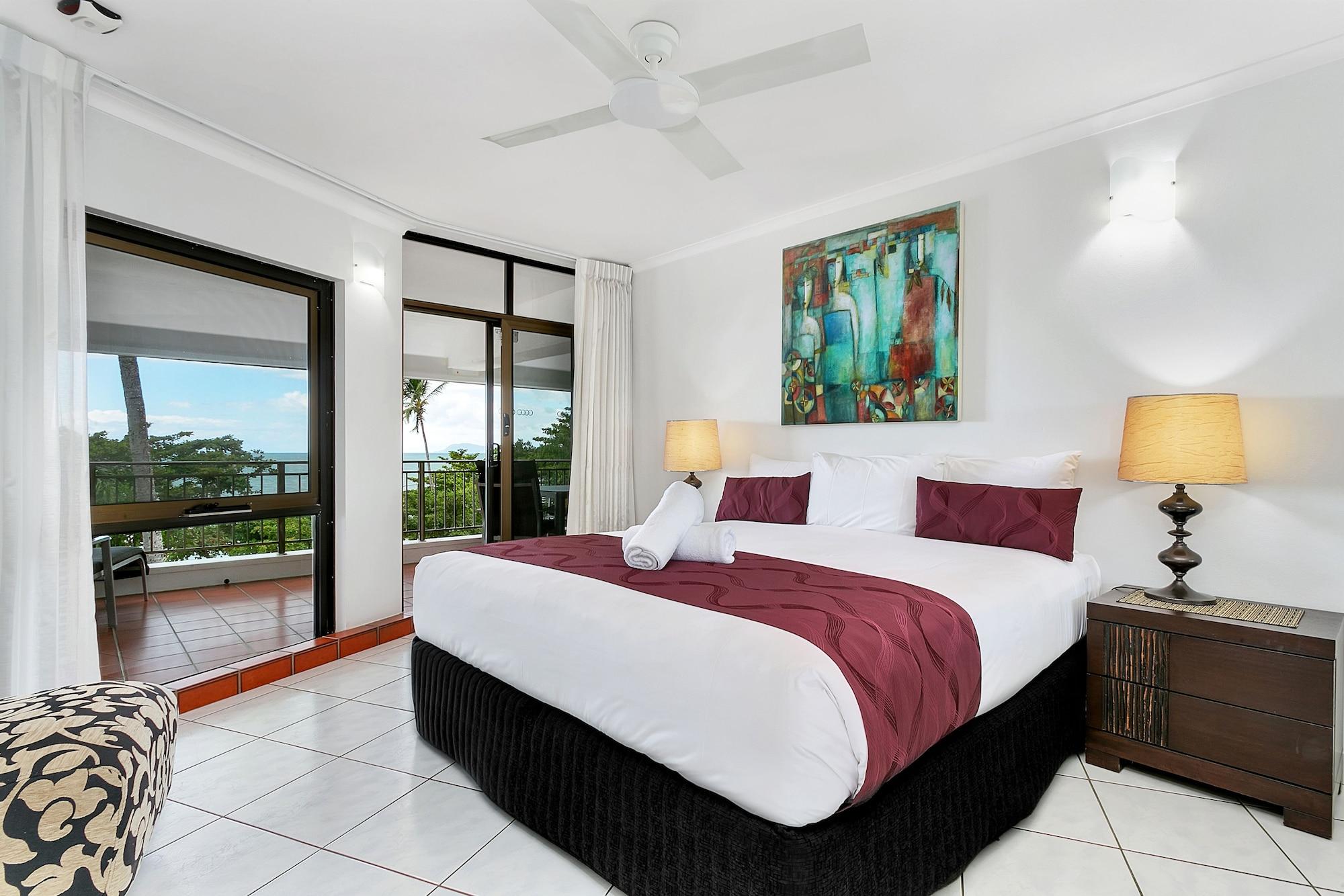 Roydon Beachfront Apartments Trinity Beach Exteriör bild