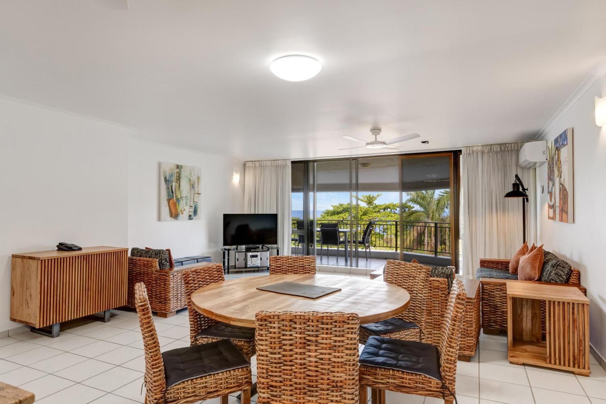 Roydon Beachfront Apartments Trinity Beach Exteriör bild