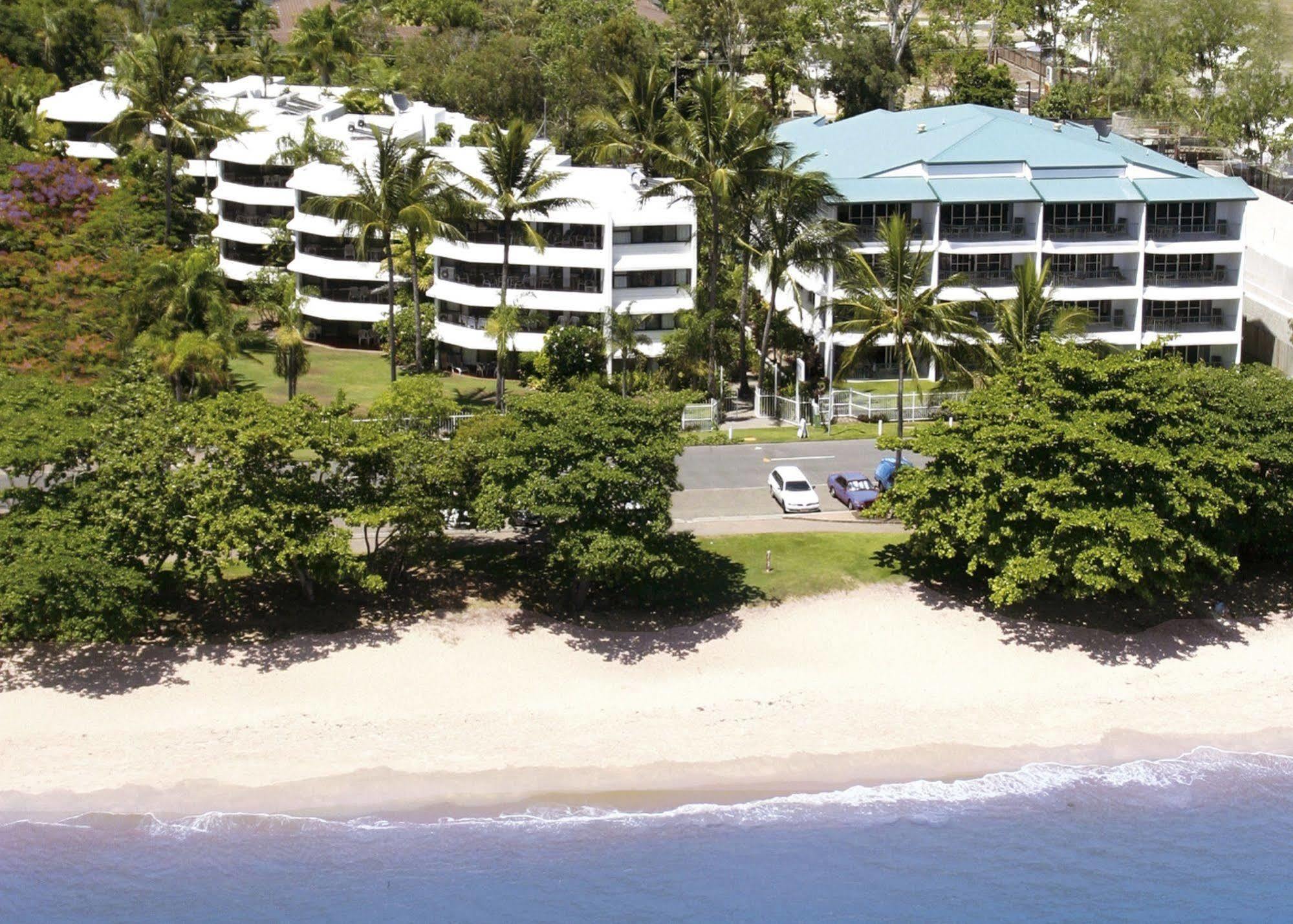 Roydon Beachfront Apartments Trinity Beach Exteriör bild