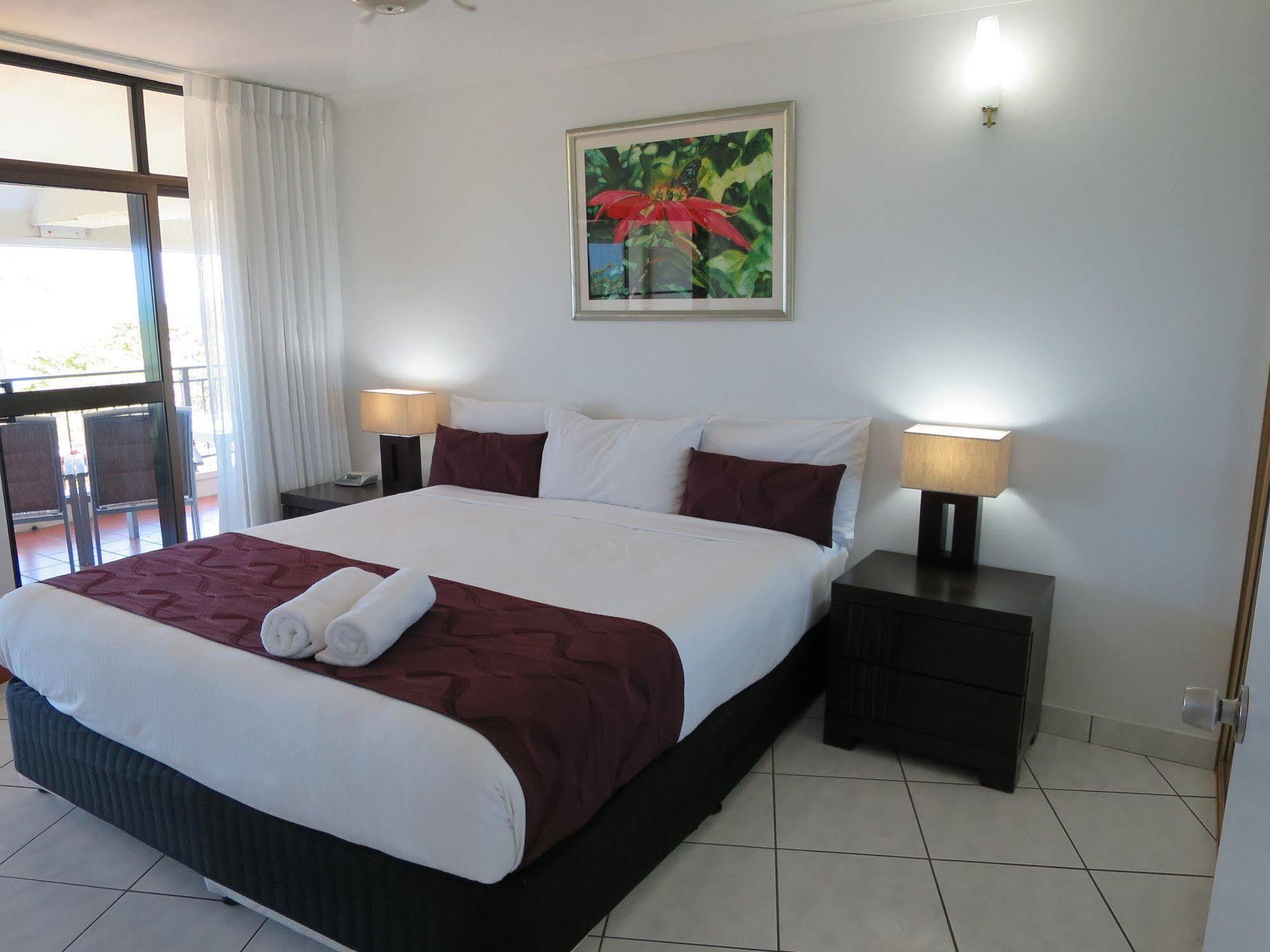 Roydon Beachfront Apartments Trinity Beach Exteriör bild