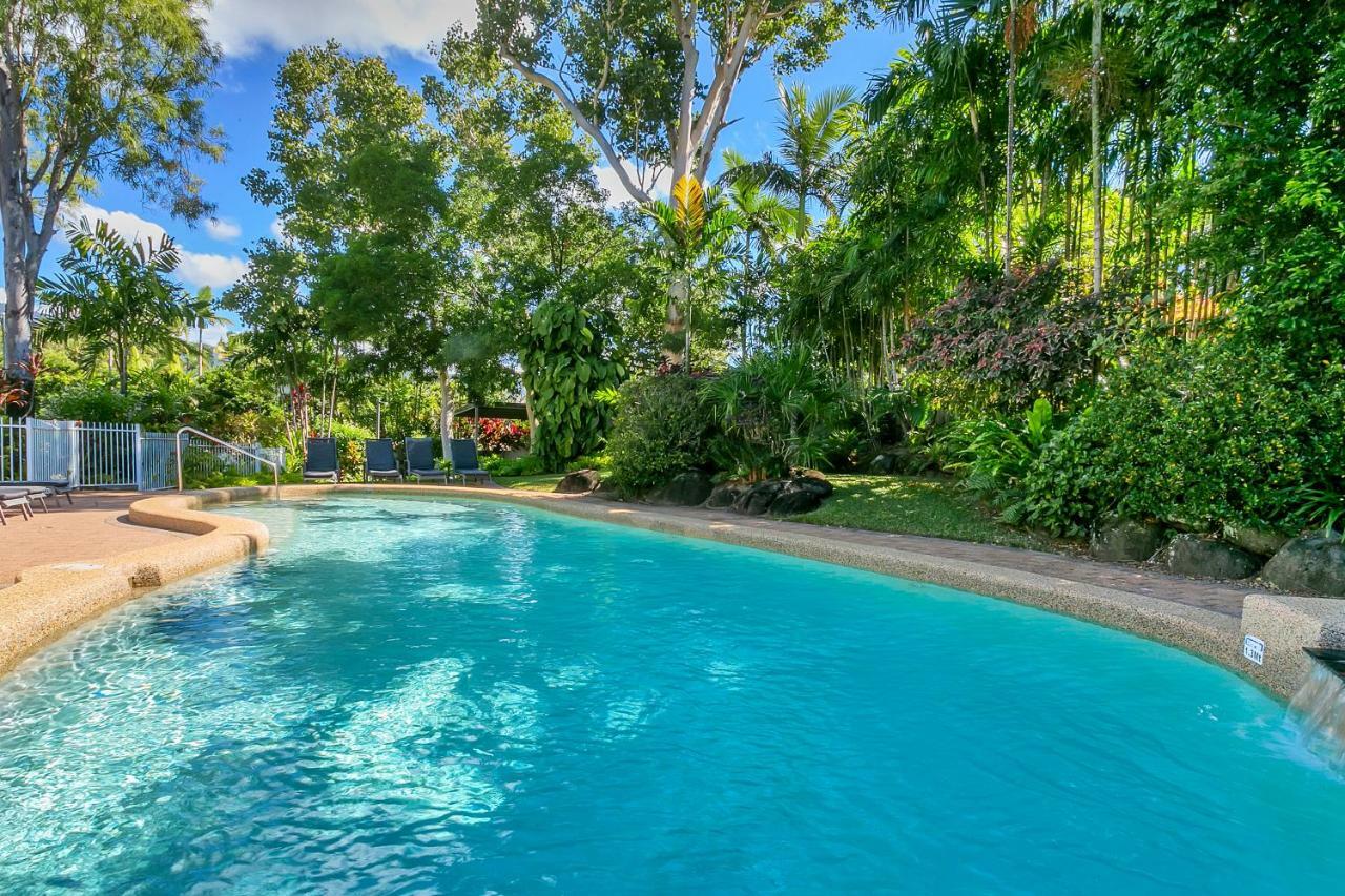 Roydon Beachfront Apartments Trinity Beach Exteriör bild