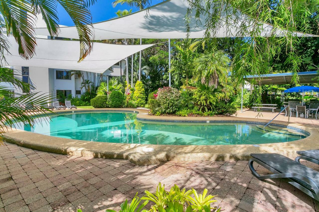 Roydon Beachfront Apartments Trinity Beach Exteriör bild